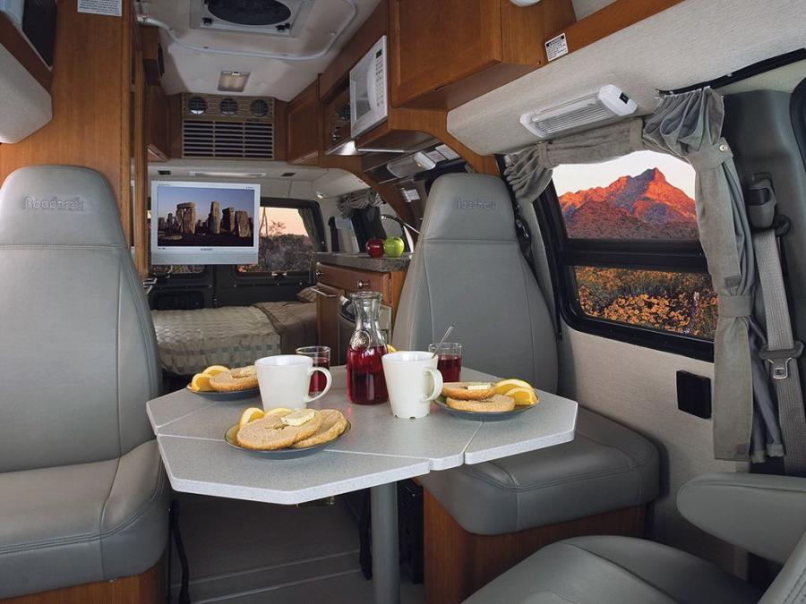Интерьер Roadtrek 190 Versatile 2010 года  (фото 2 из 4)